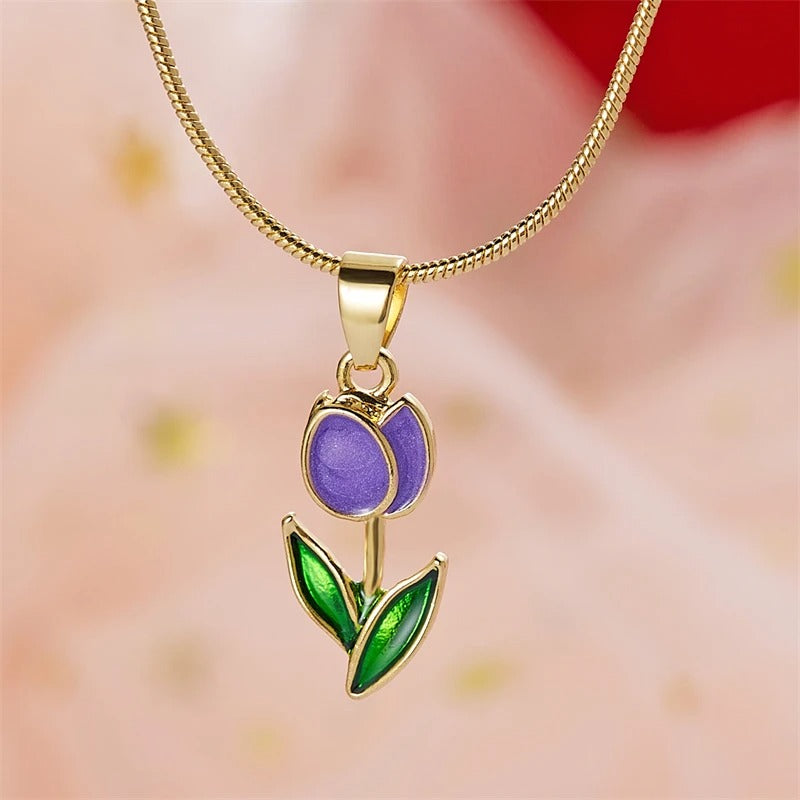 Chic Tulip Necklace Light
